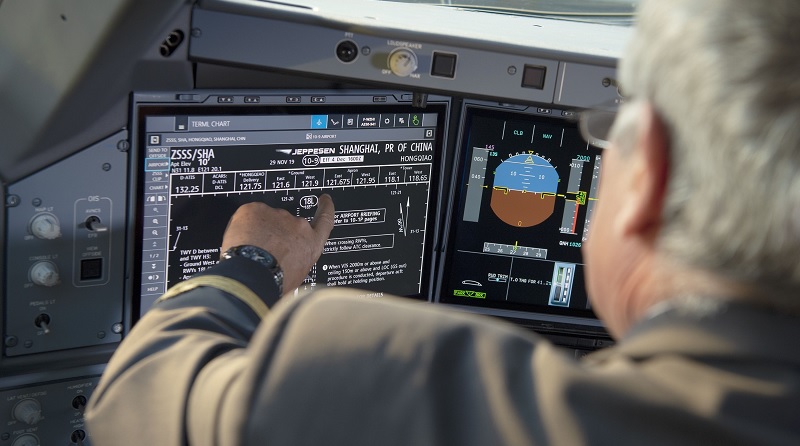 Airbus A350 display touchscreen cockpit