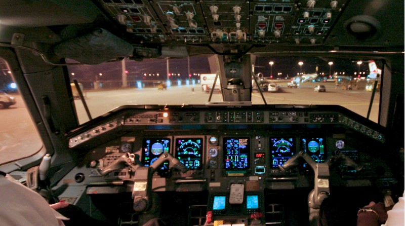 Piloti cockpit Aviazione - Luxair Embraer ERJ-145 Spazio-News Magazine