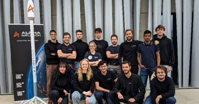 L’UE PREMIA ALPHA IMPULSION PER IL SUO MOTORE AUTOFAGO CHE RIVOLUZIONA L’ACCESSO ALLO SPAZIO Alpha Impulsion Team - Spazio-News Magazine